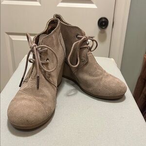 Toms Women's Beige Suede Ankle Booties